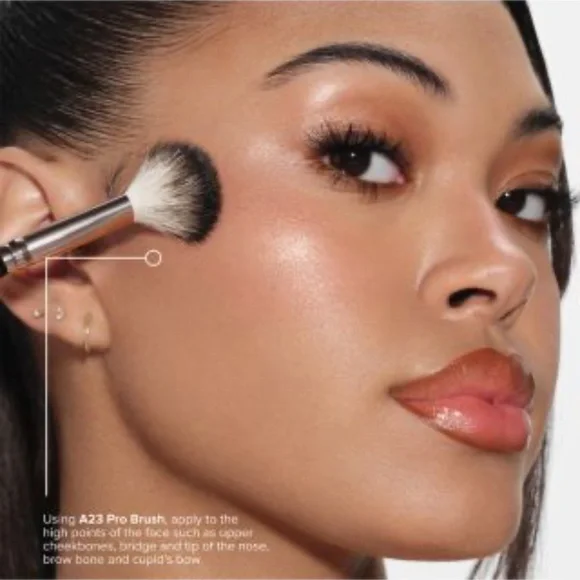 Glow Seeker Highlighter SUN IDOL NEW UNUSED BOXED - Picture 3 of 11